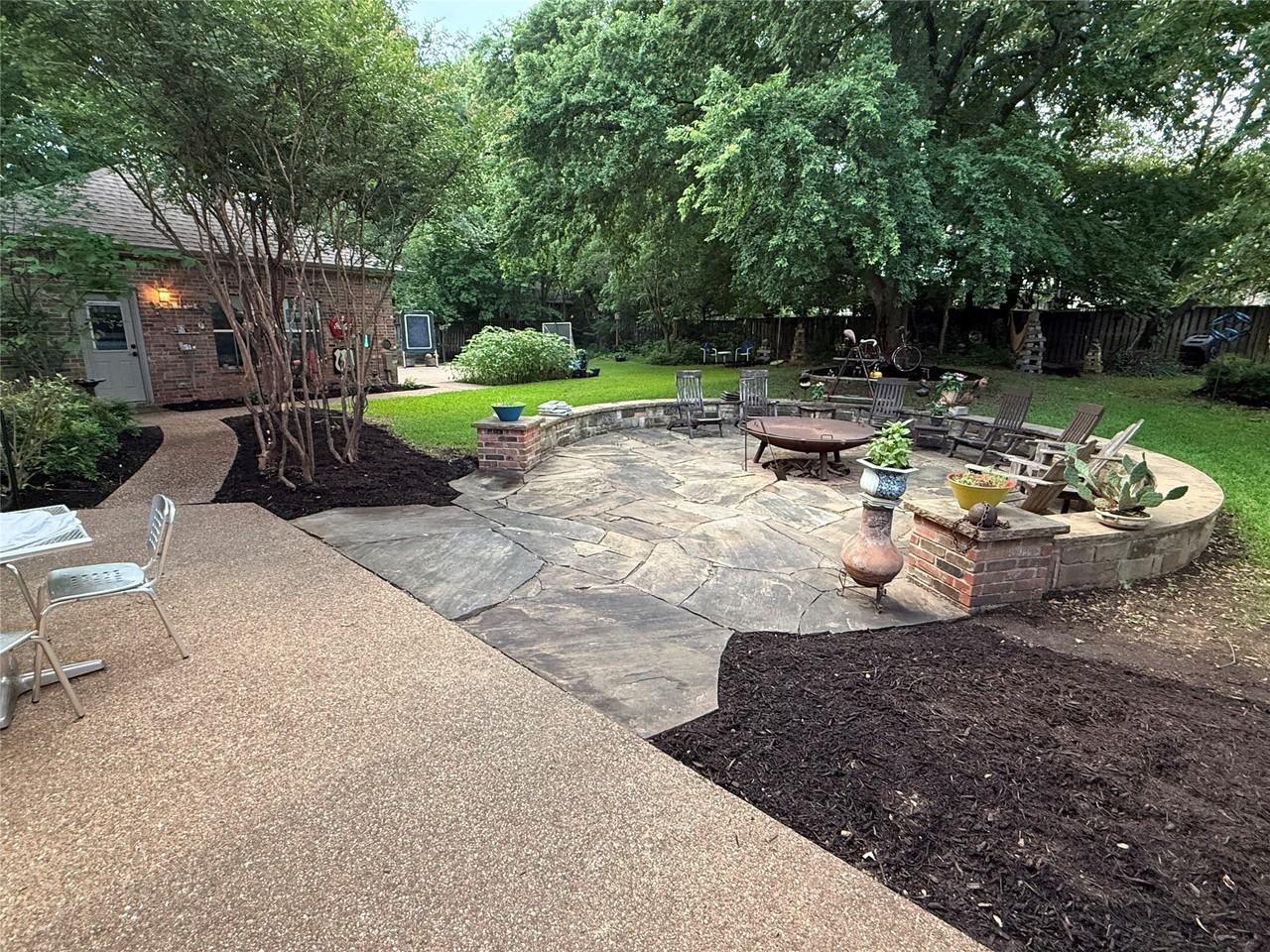 408 Parkwood Ct - Photo 3 of 4