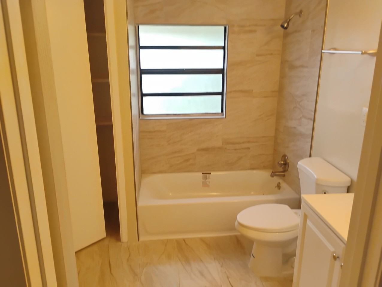 1338 Weare St #1 - Photo 6 of 9