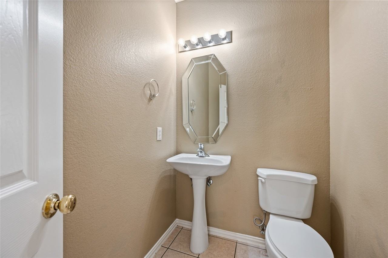 5404 Pecan Creek Cir - Photo 4 of 30