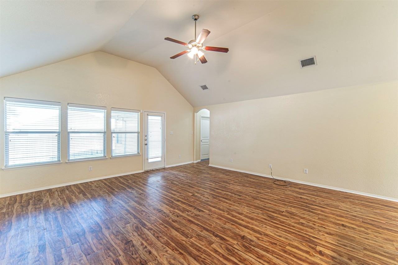8036 Branch Hollow Trl - Photo 3 of 25