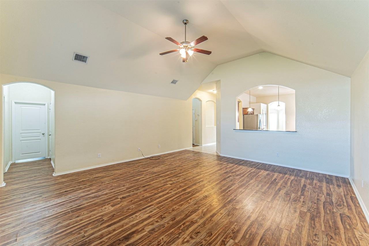 8036 Branch Hollow Trl - Photo 4 of 25