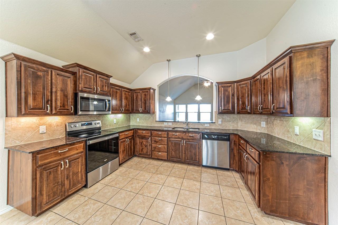 8036 Branch Hollow Trl - Photo 5 of 25