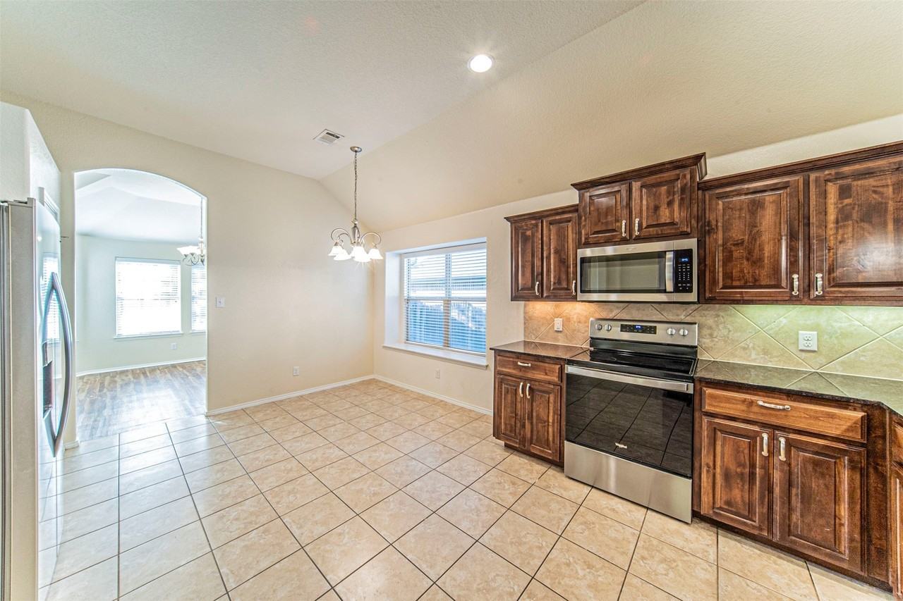 8036 Branch Hollow Trl - Photo 6 of 25