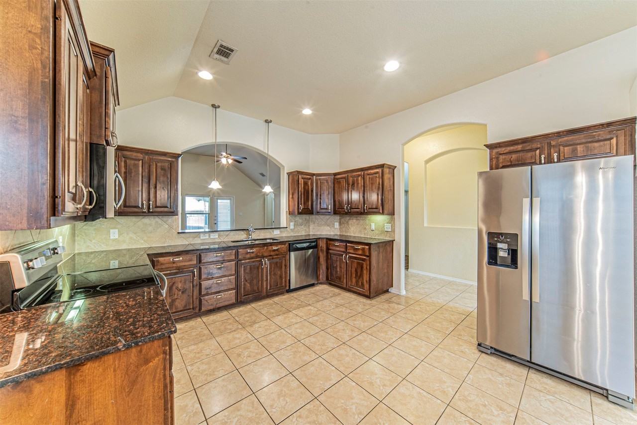 8036 Branch Hollow Trl - Photo 7 of 25
