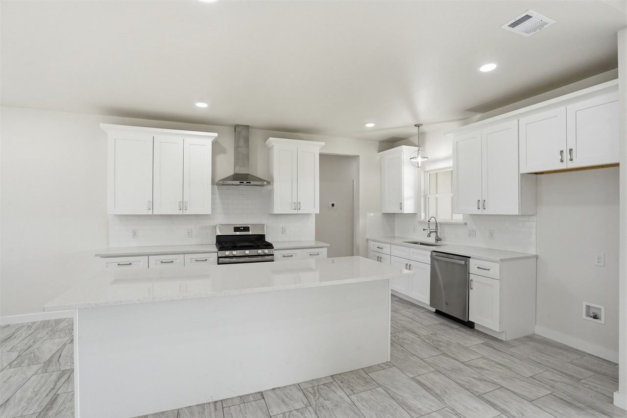 532 Highview Ct - Photo 4 of 29