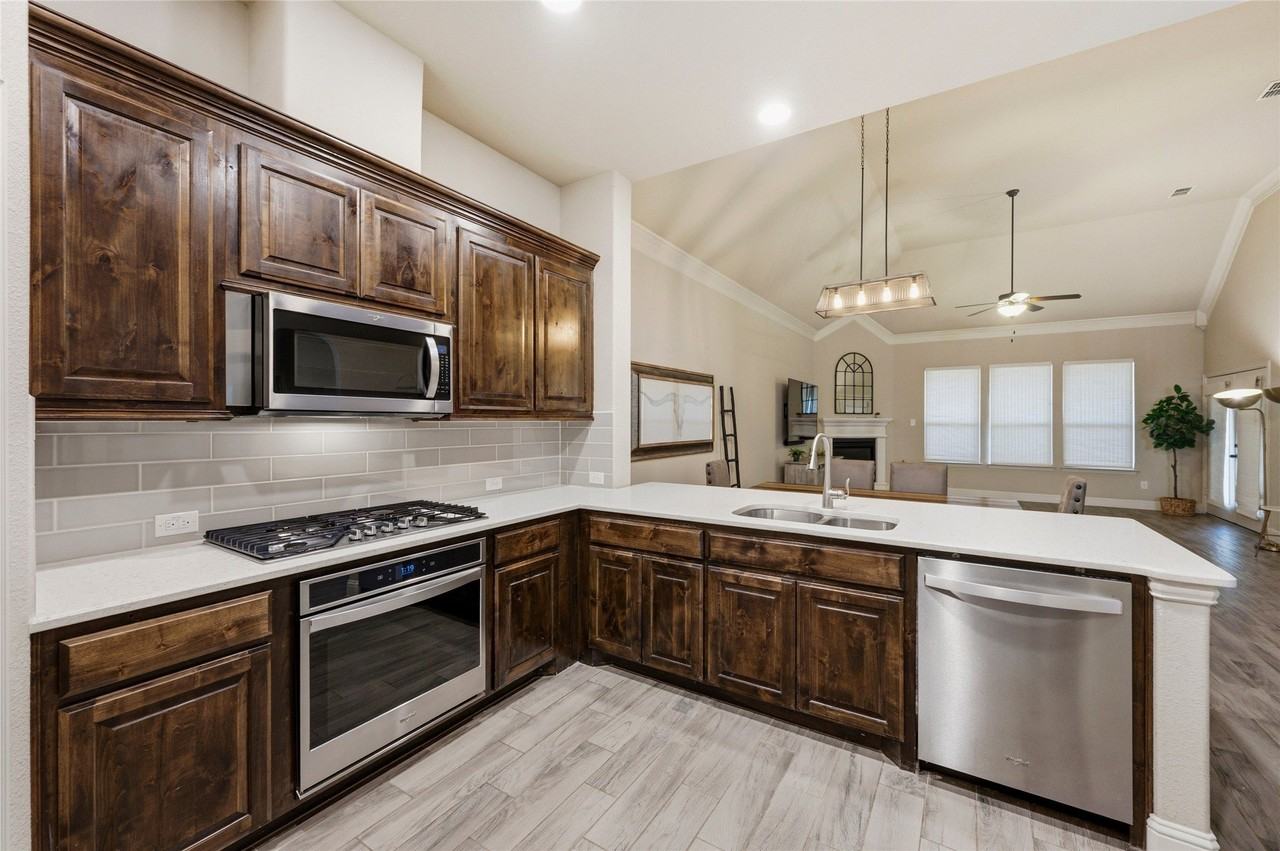 816 Brookstone Ct - Photo 4 of 23