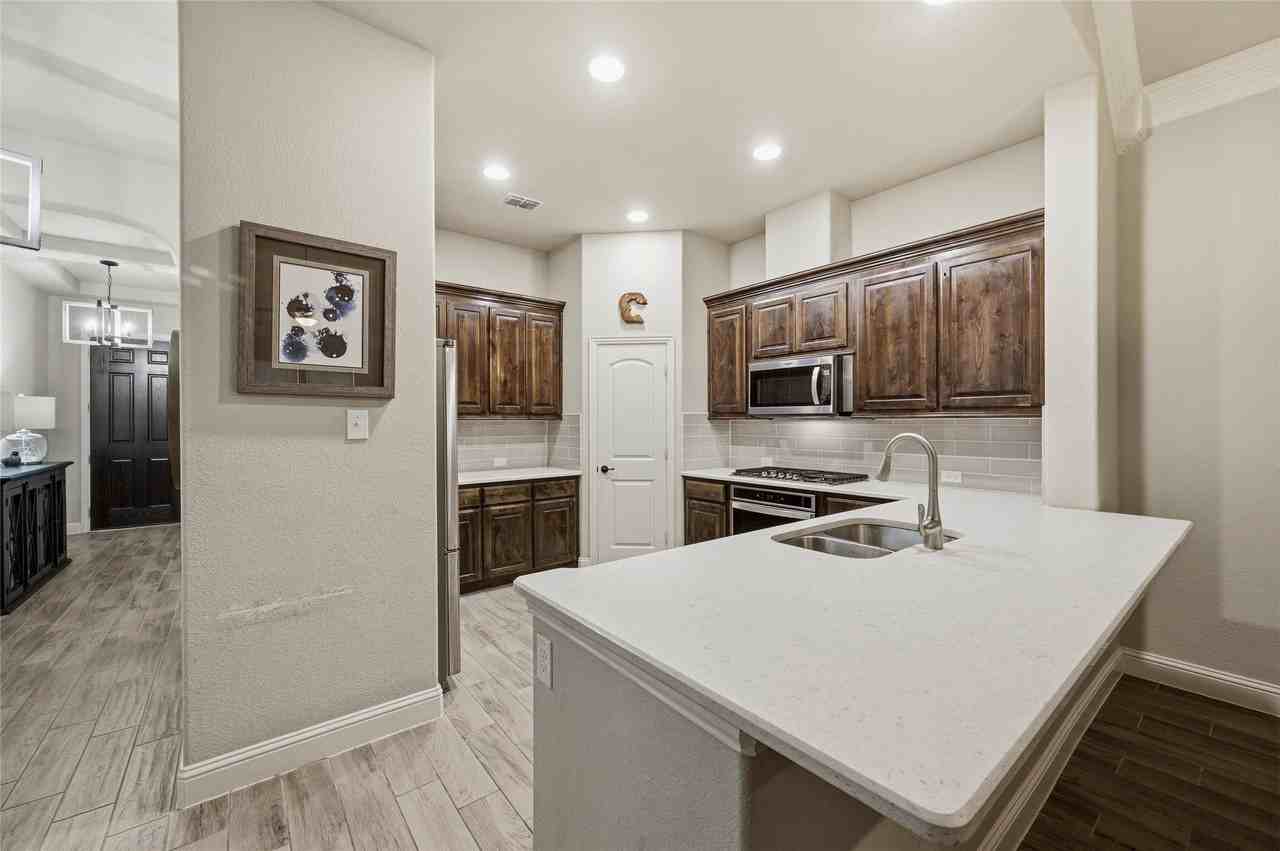 816 Brookstone Ct - Photo 5 of 23