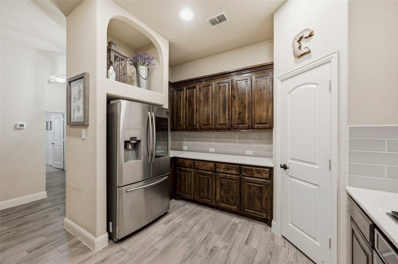 816 Brookstone Ct - Photo 6 of 23