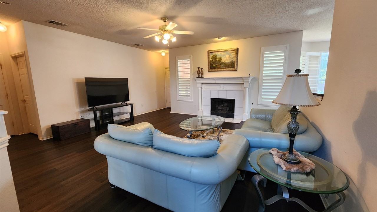 1381 Wentworth Dr - Photo 2 of 19