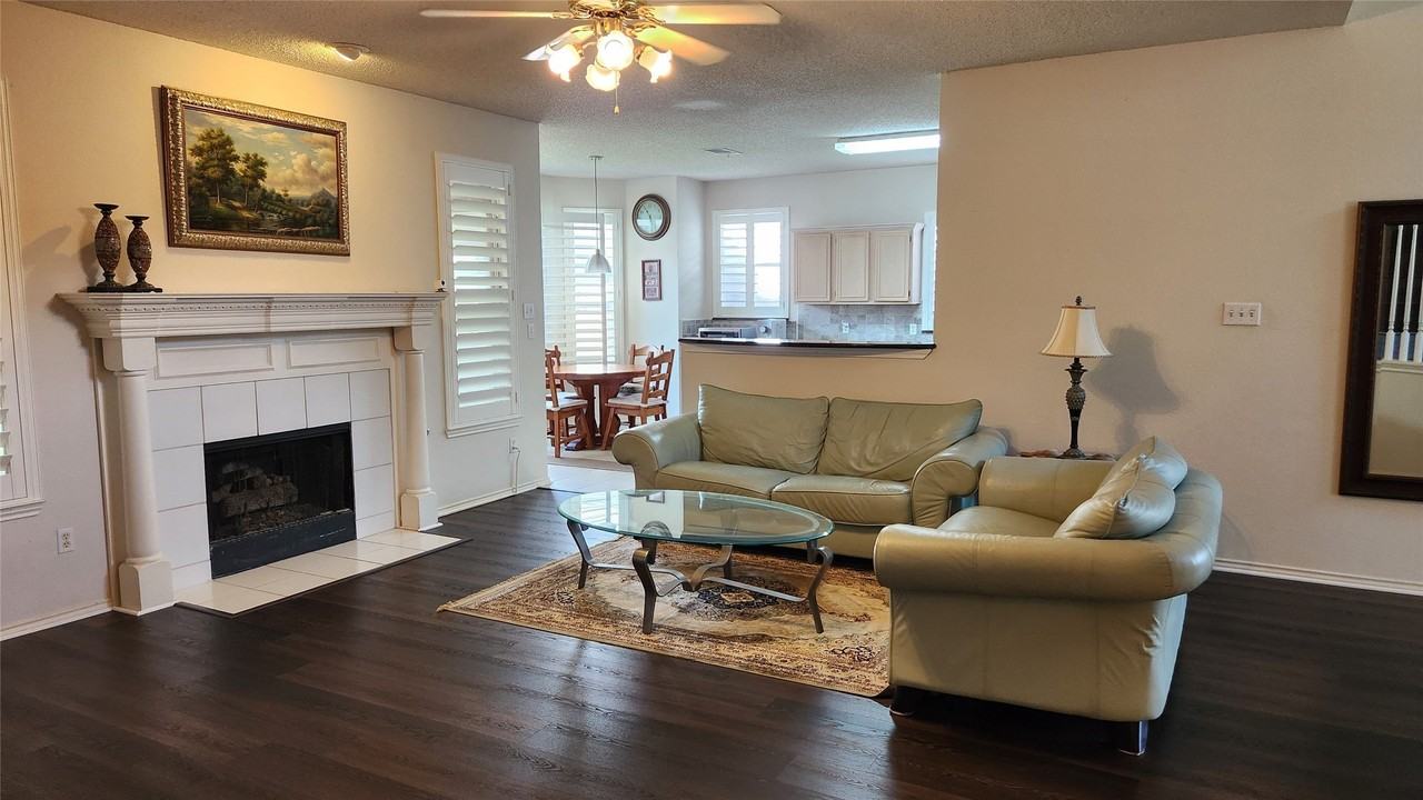 1381 Wentworth Dr - Photo 4 of 19
