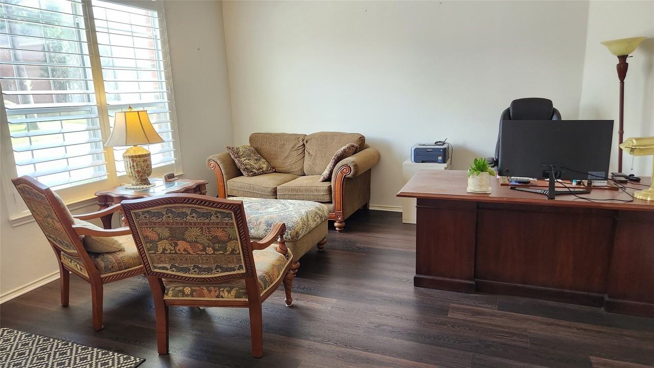 1381 Wentworth Dr - Photo 5 of 19
