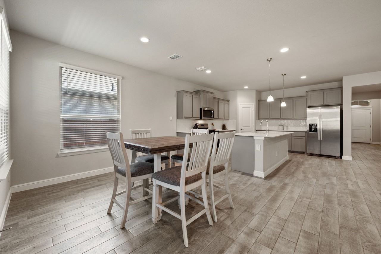 1217 Southwark Dr - Photo 4 of 29