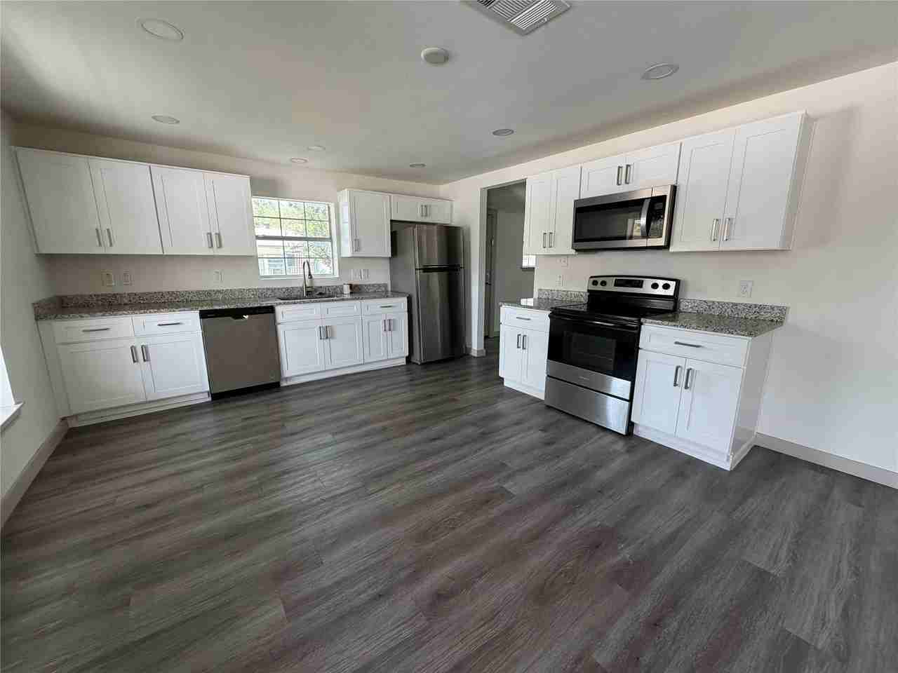 605 N Pine St - Photo 2 of 17