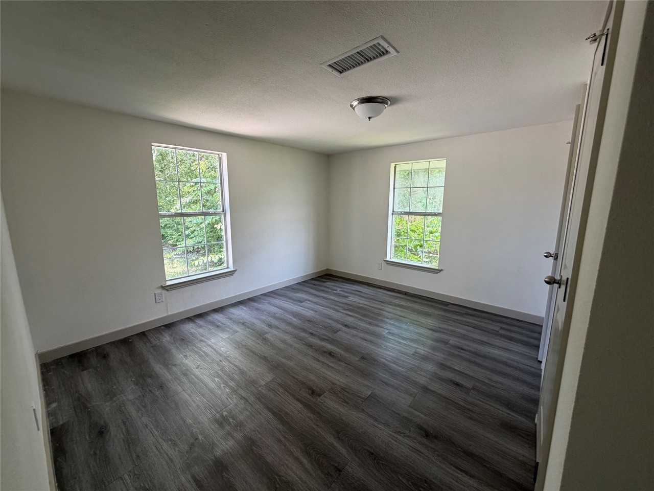 605 N Pine St - Photo 5 of 17