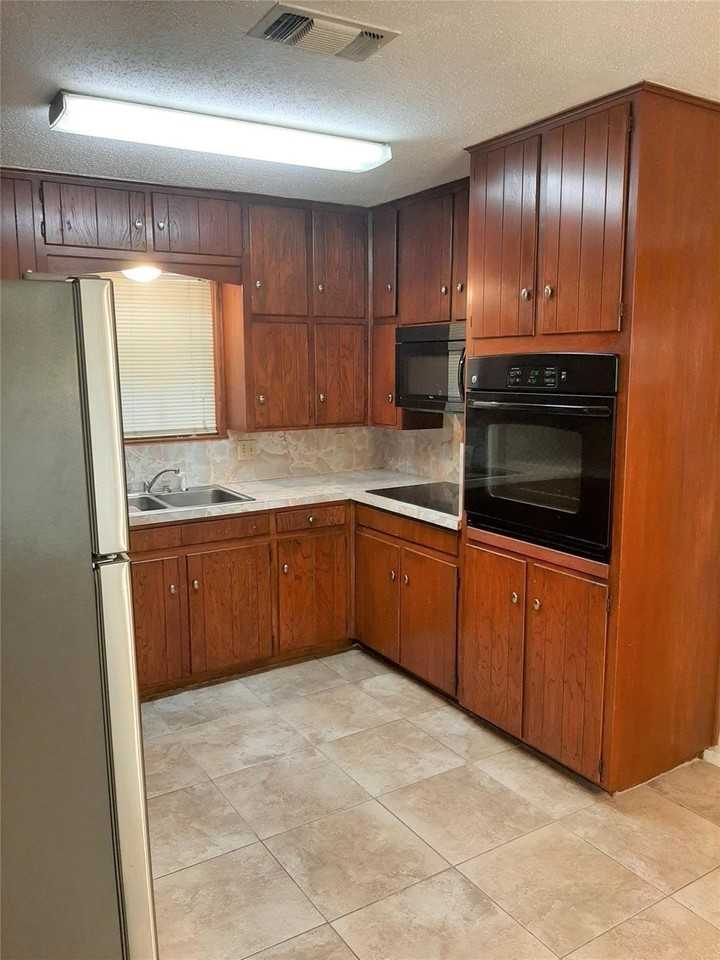 2240 Shady Meadow Dr - Photo 7 of 12