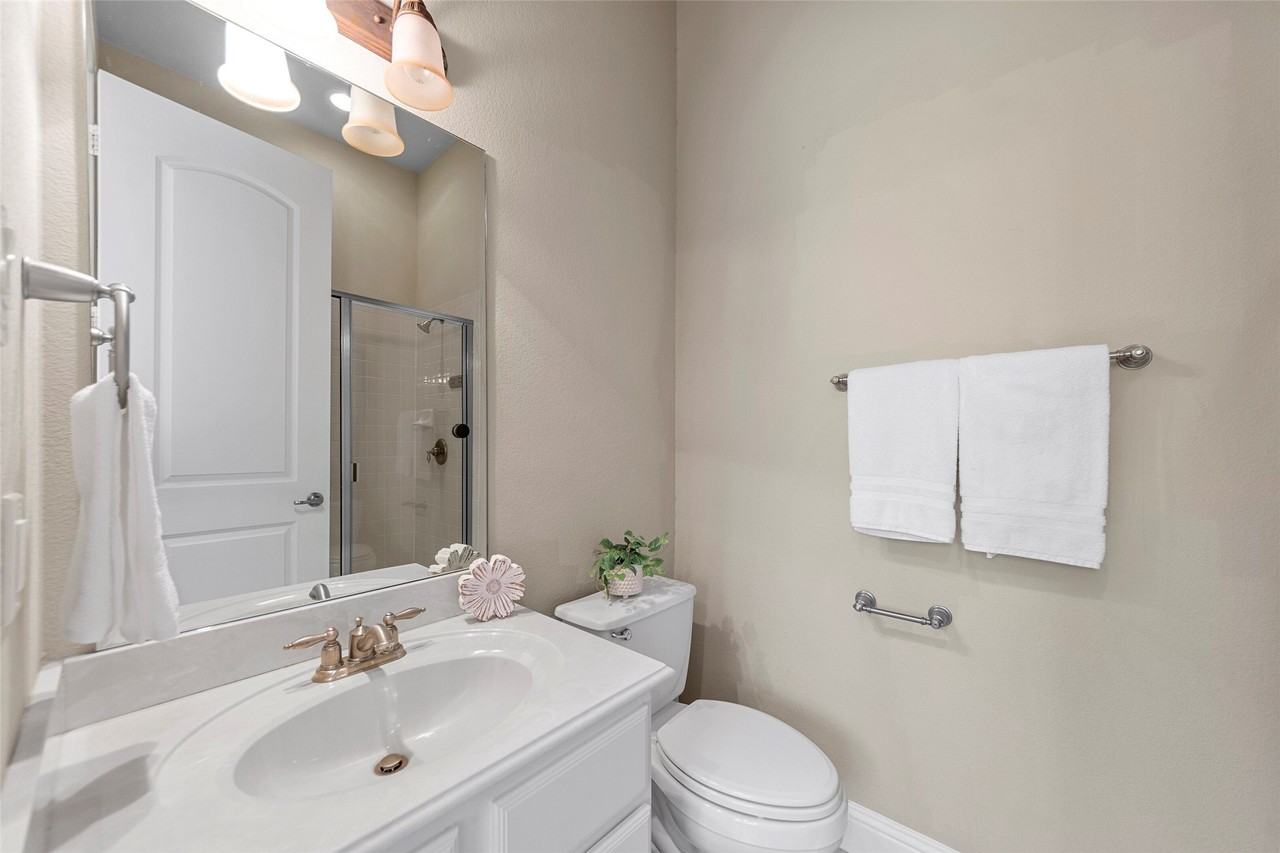 5709 Lois Ln - Photo 6 of 37
