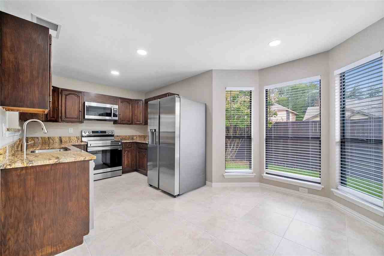 4424 Odessa Dr - Photo 5 of 35
