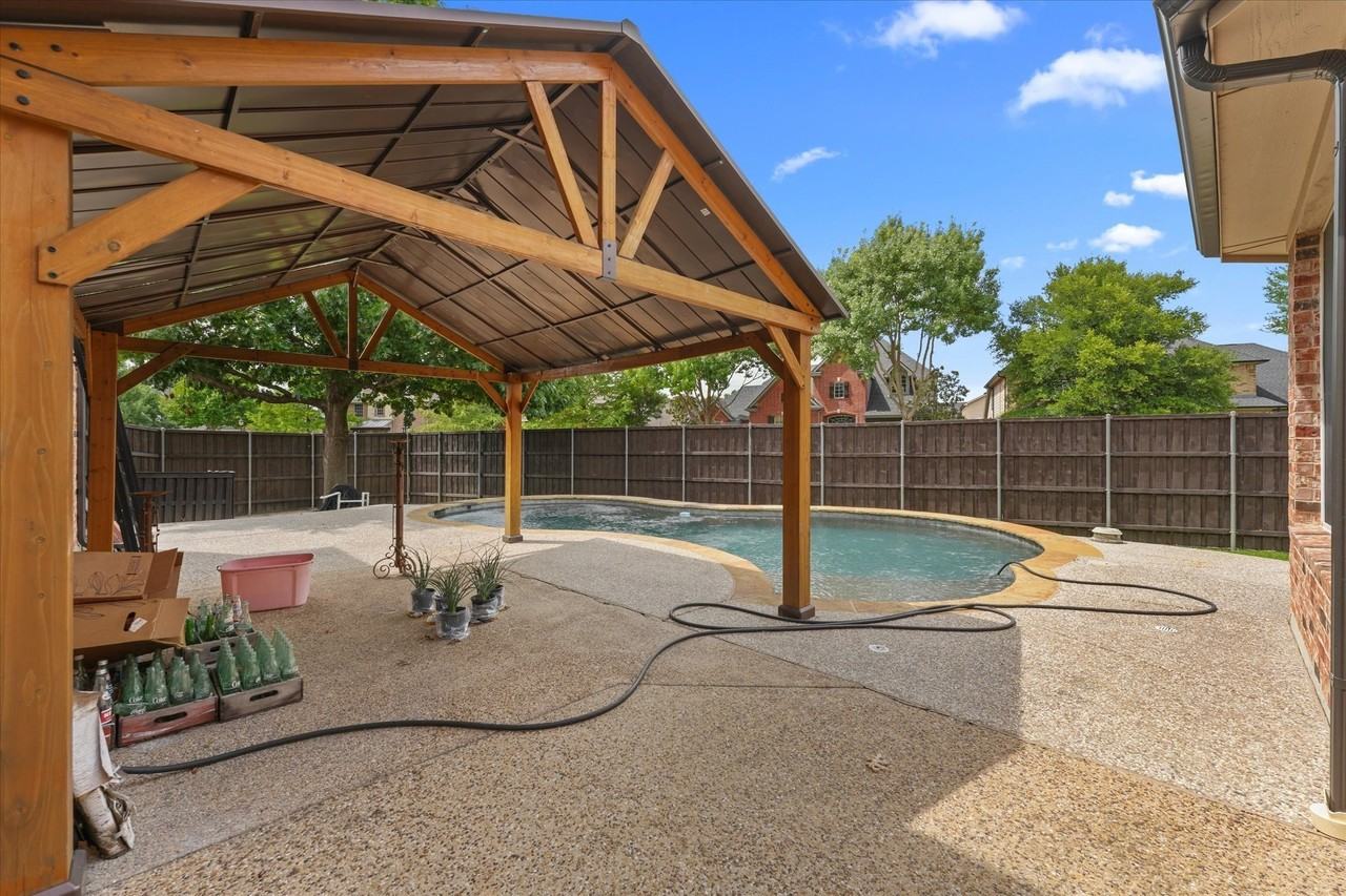 1535 Redeemer Rd - Photo 4 of 33