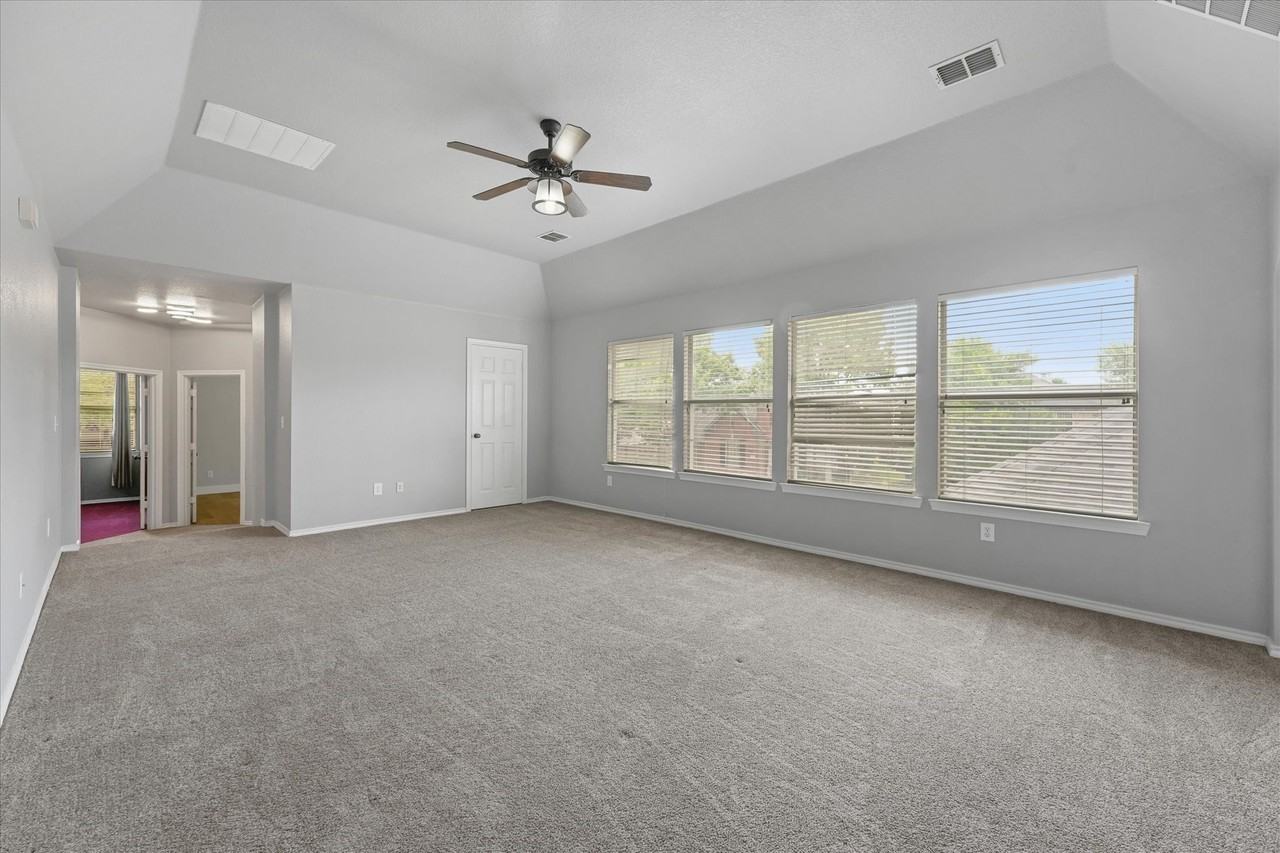 1535 Redeemer Rd - Photo 5 of 33