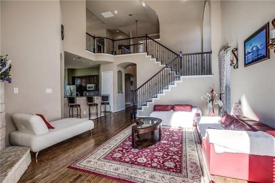 4533 Delaina Dr - Photo 5 of 12