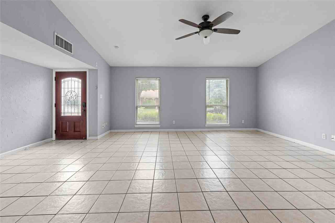 1105 Joshua Tree Dr - Photo 3 of 22