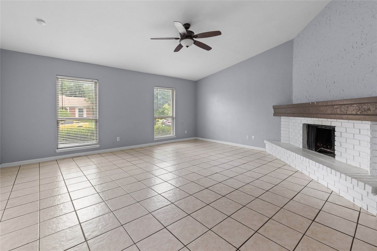 1105 Joshua Tree Dr - Photo 5 of 22