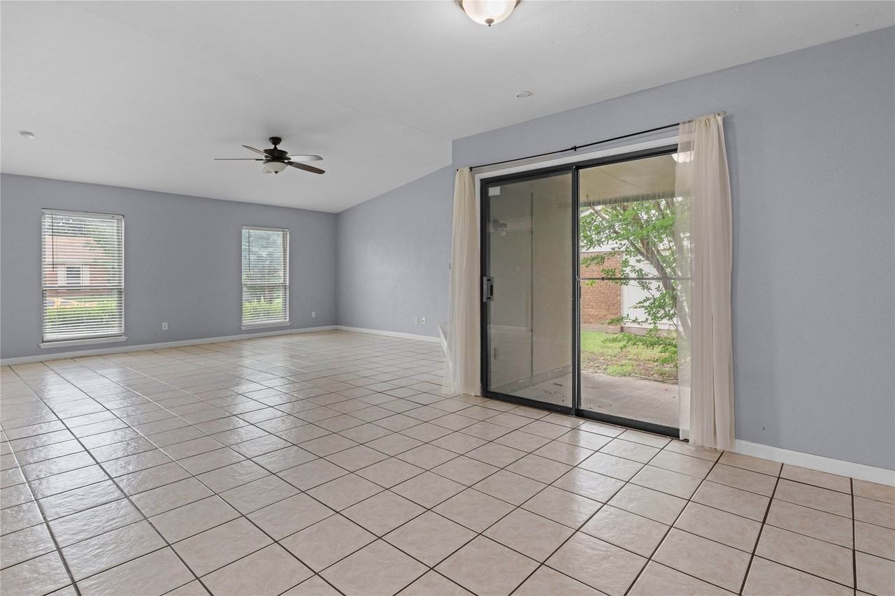 1105 Joshua Tree Dr - Photo 7 of 22