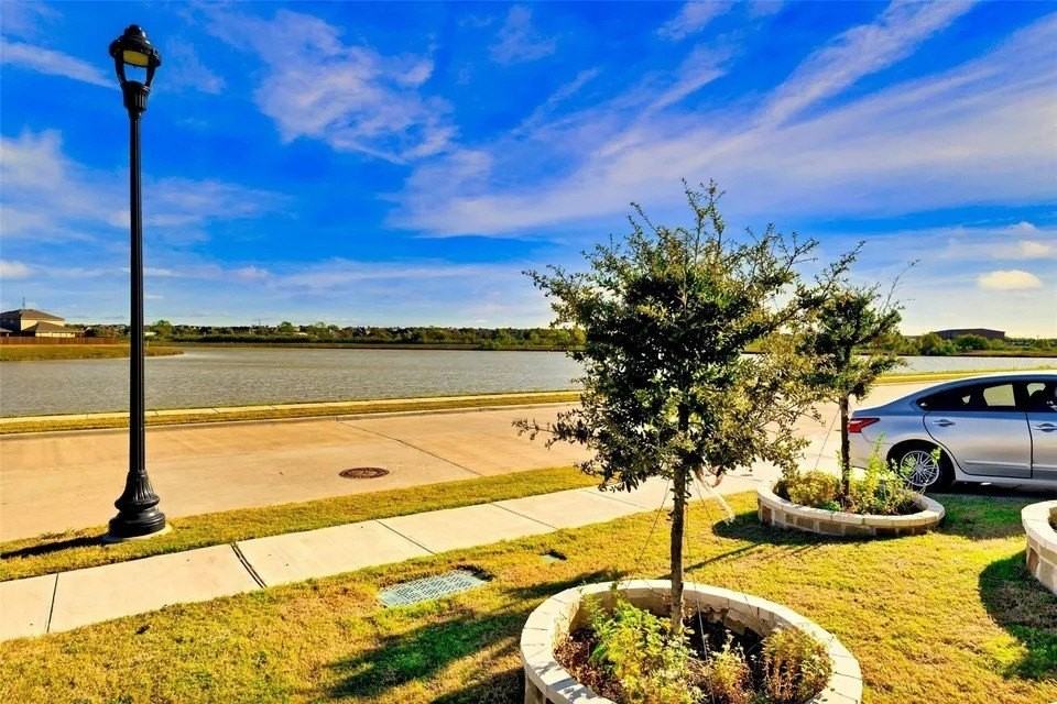 11057 Temple Gardens Trl - Photo 3 of 33