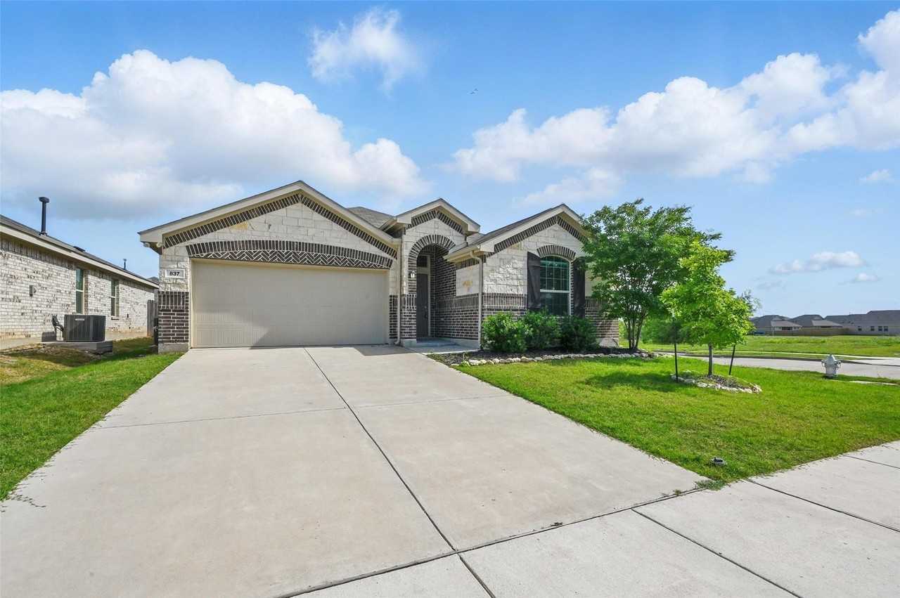 837 Amberwood Ct - Photo 2 of 40