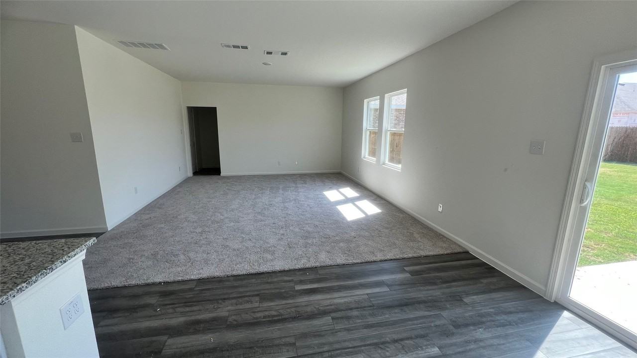 10320 Holycross Ln - Photo 3 of 19