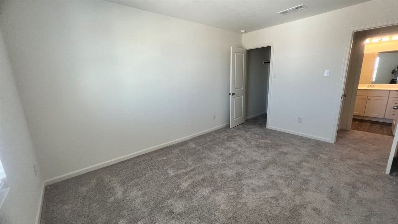 10320 Holycross Ln - Photo 7 of 19
