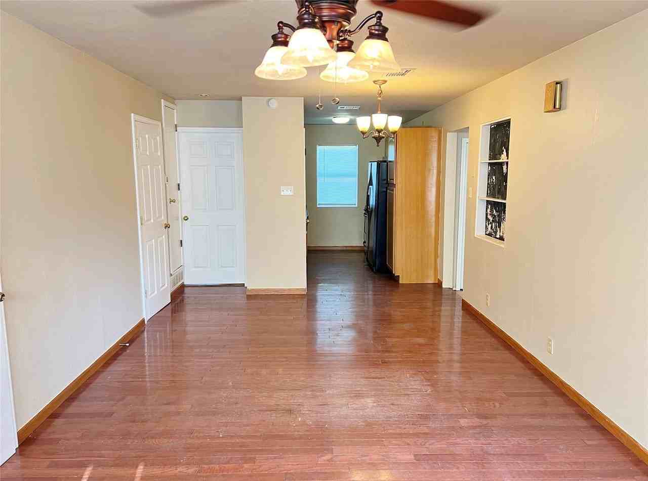 3909 Atlas Dr - Photo 3 of 12