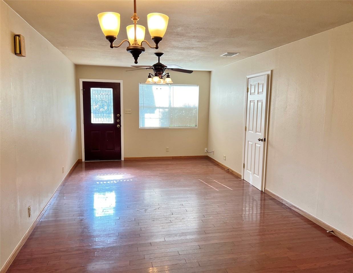 3909 Atlas Dr - Photo 4 of 12