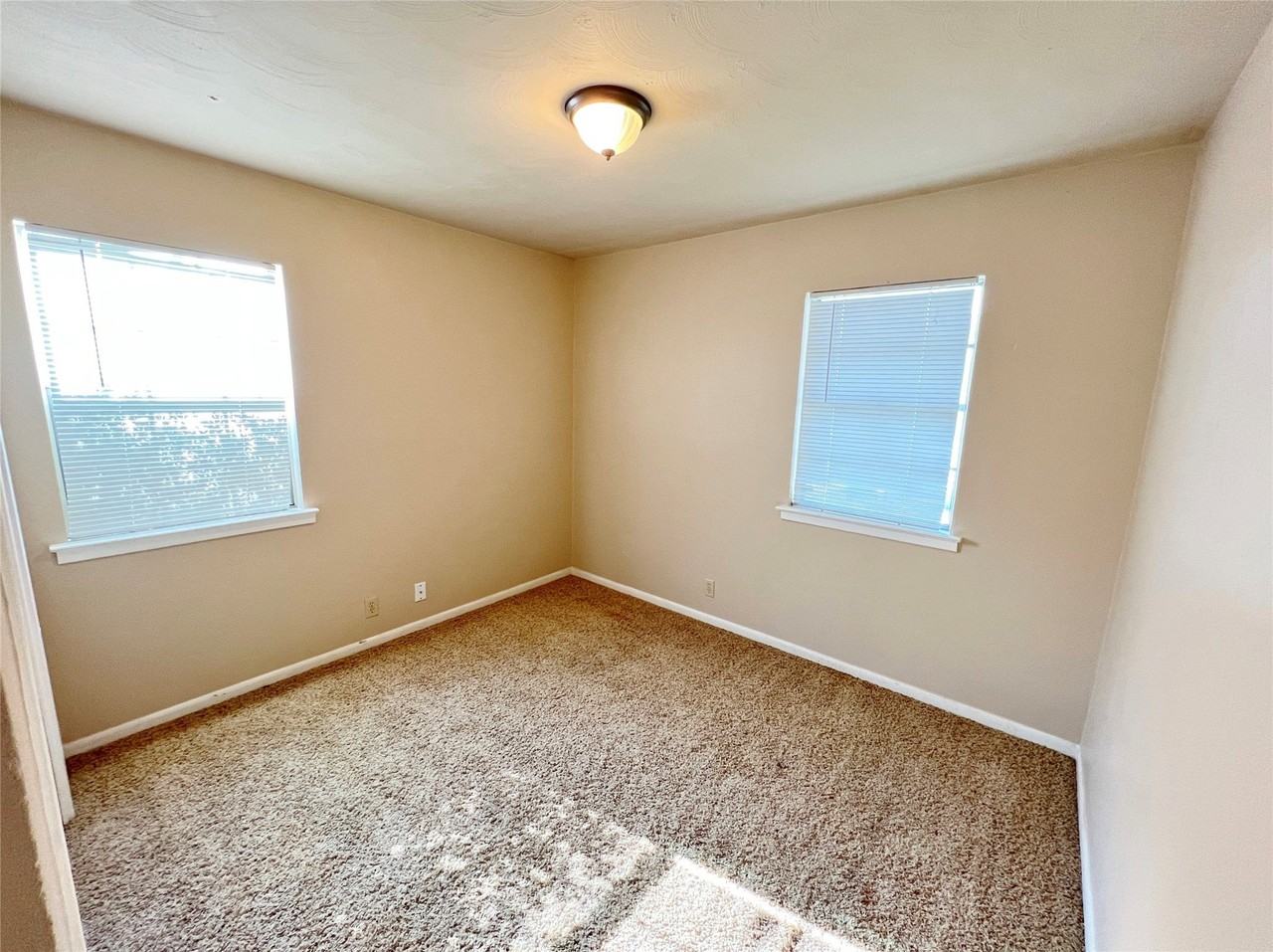 3909 Atlas Dr - Photo 5 of 12