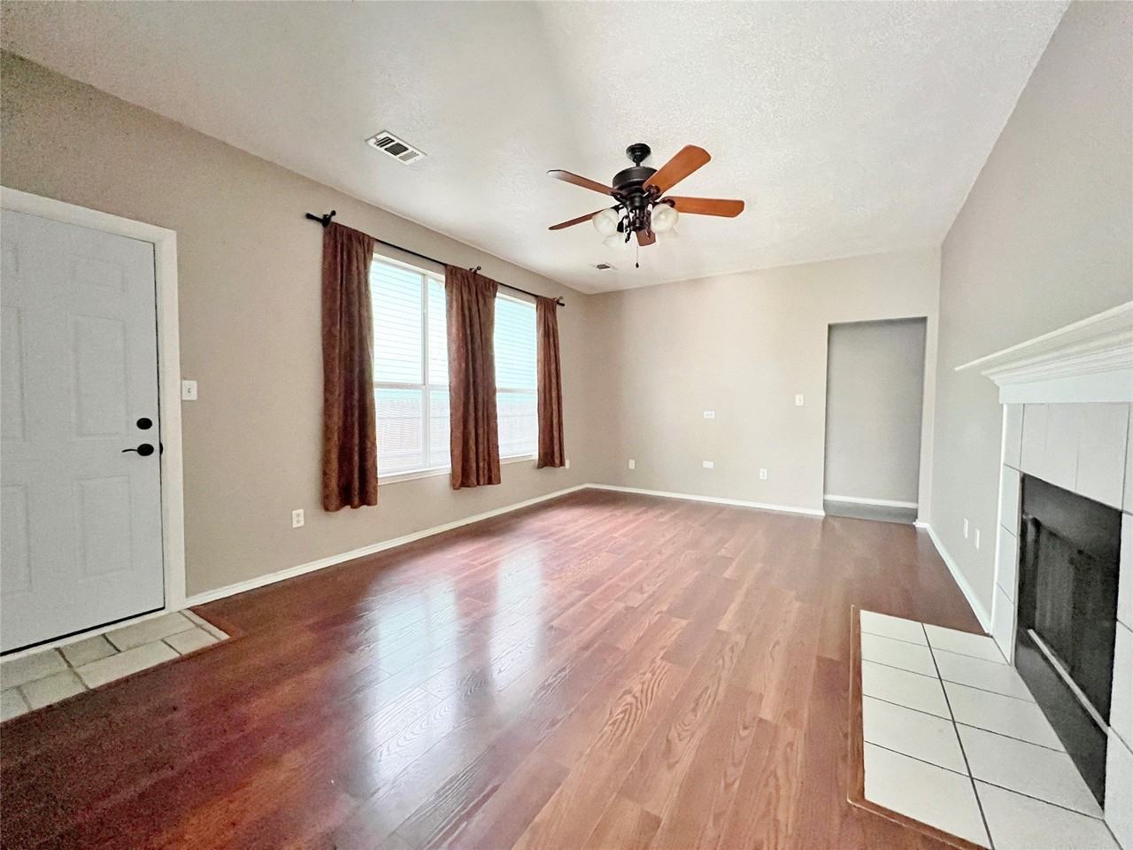 2809 Newport Ave - Photo 2 of 14