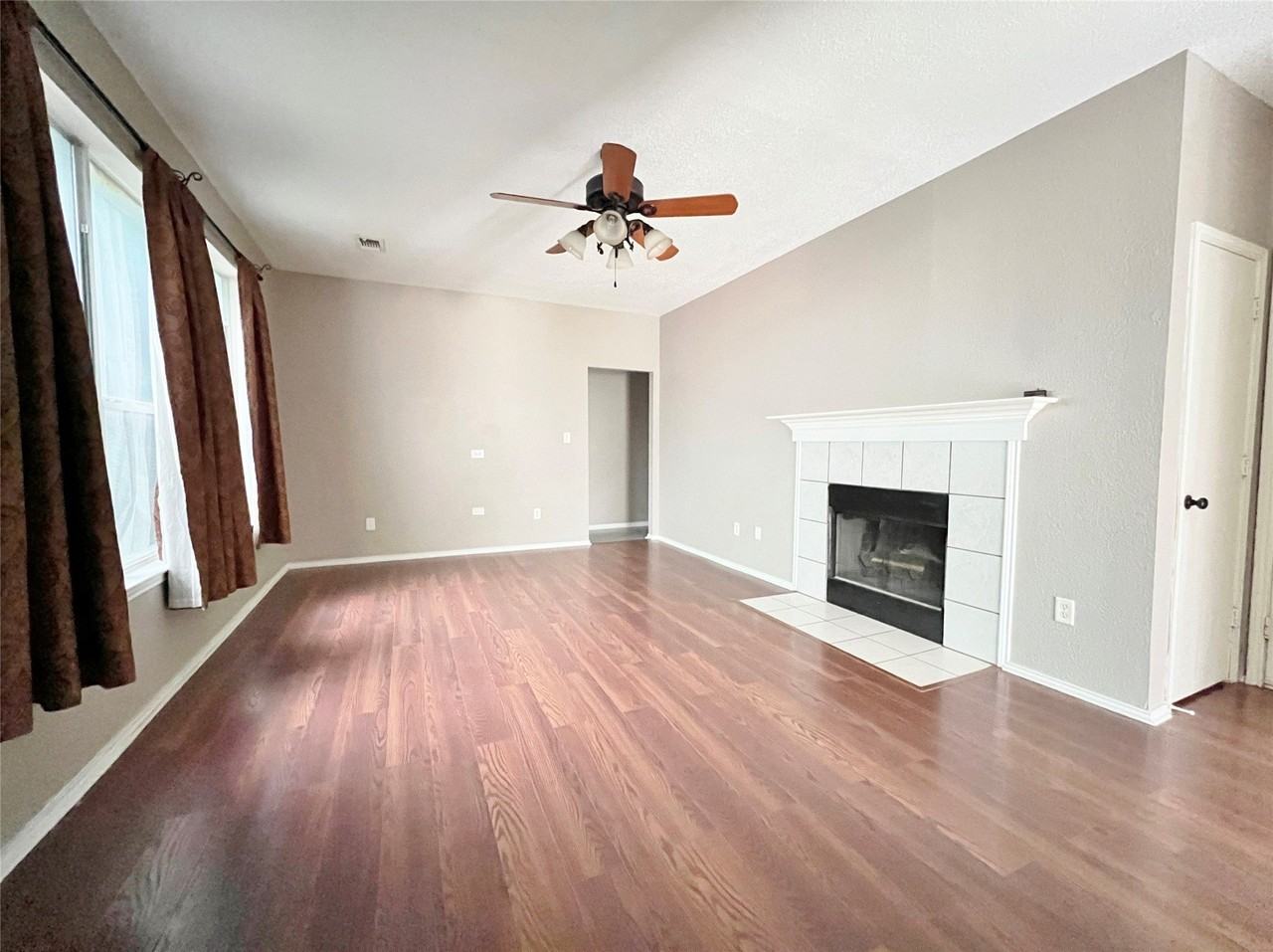 2809 Newport Ave - Photo 3 of 14