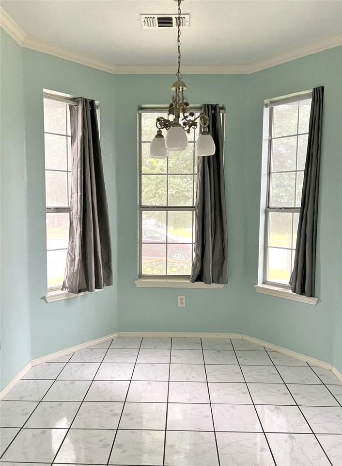 2809 Newport Ave - Photo 6 of 14