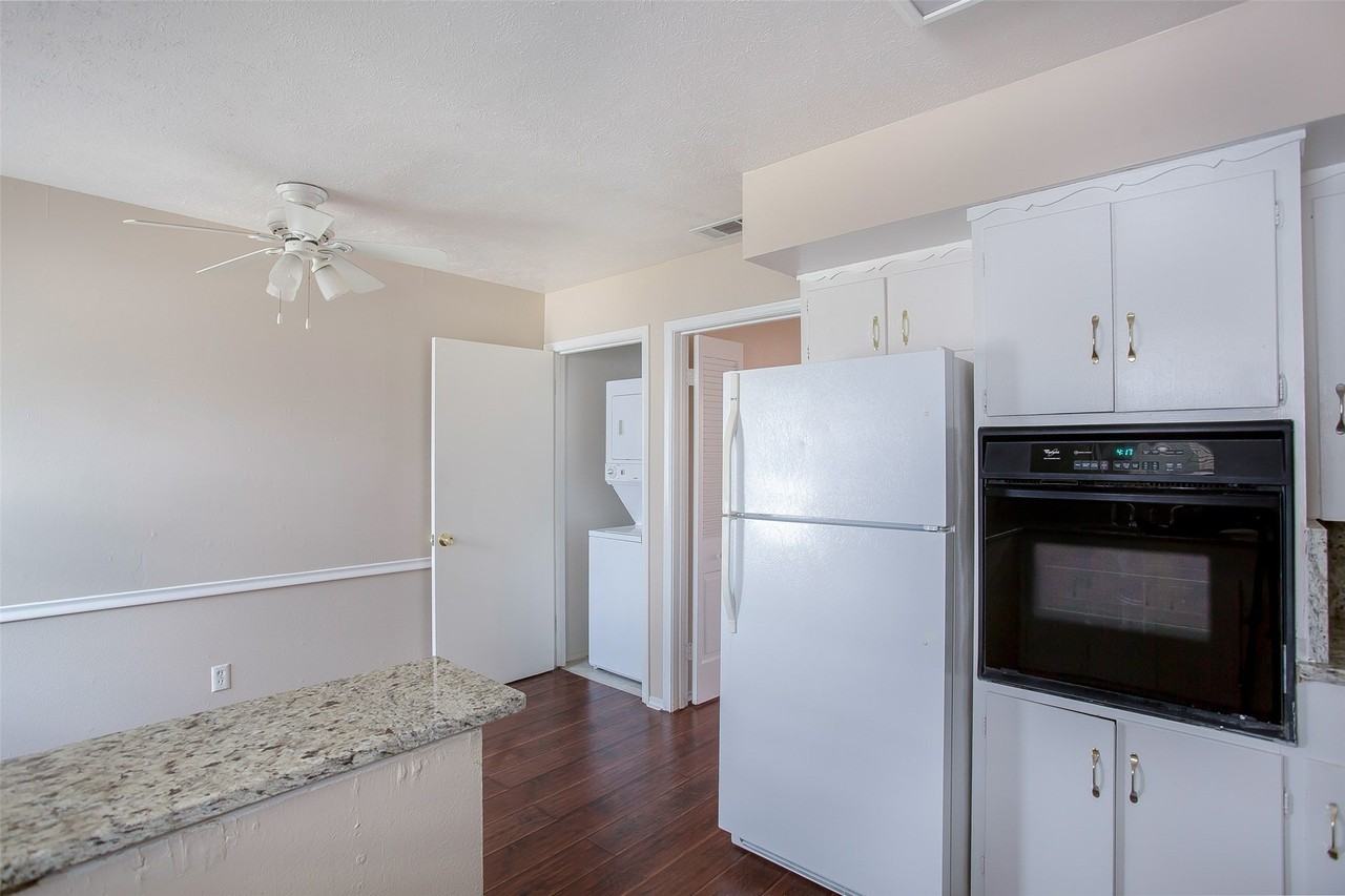 7010 Kingsbury Dr - Photo 5 of 16
