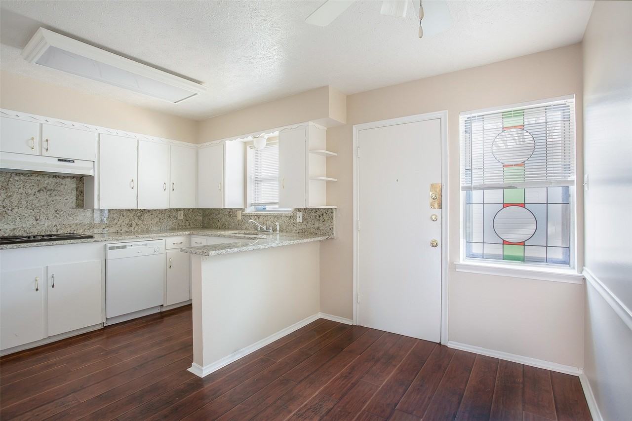 7010 Kingsbury Dr - Photo 6 of 16
