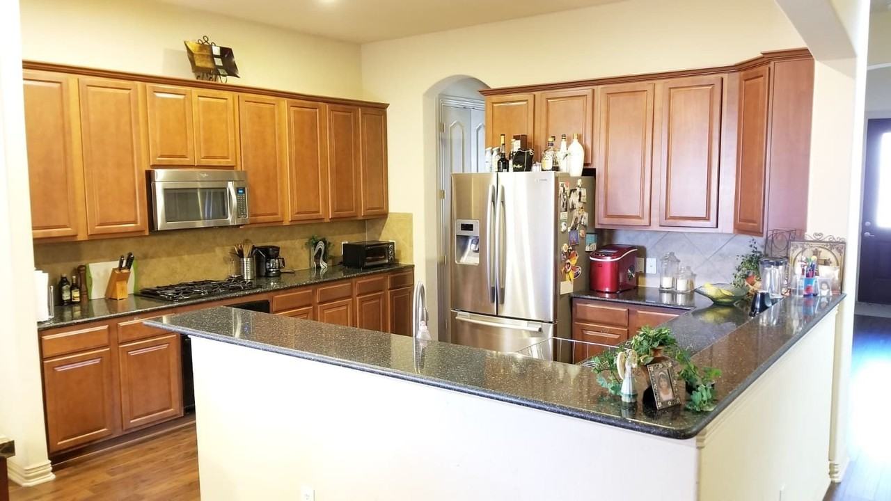 1551 Barksdale Dr - Photo 3 of 34