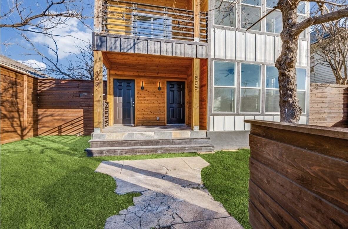 805 W 9th St - Photo 2 of 16