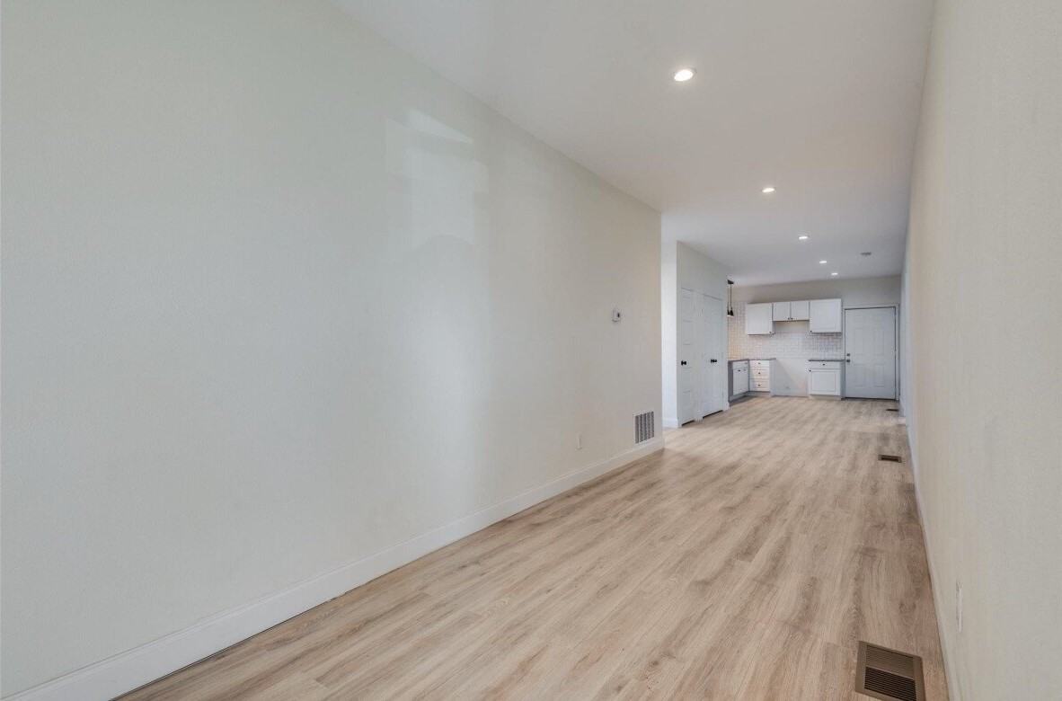 805 W 9th St - Photo 7 of 16