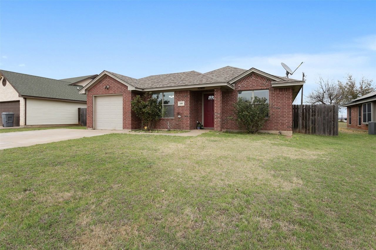 608 Mesquite Dr - Photo 2 of 26