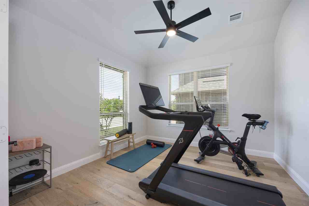 1003 Pecan Glen Dr - Photo 5 of 34