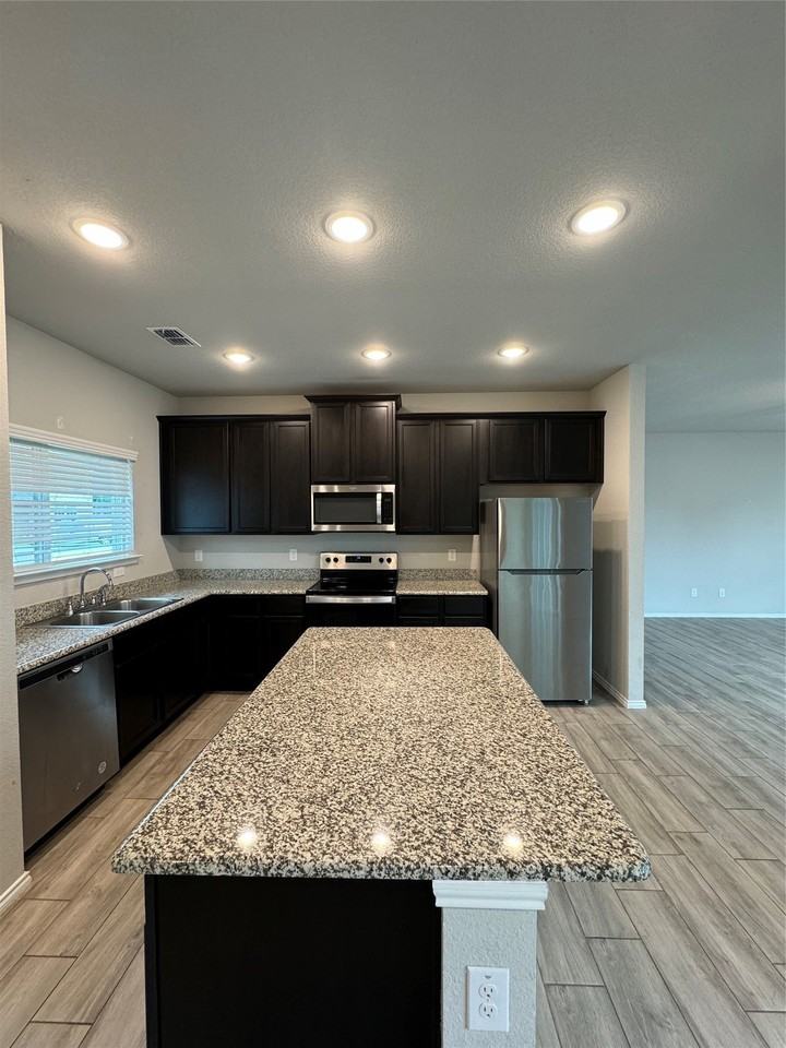 6033 Seguin Ct - Photo 4 of 24