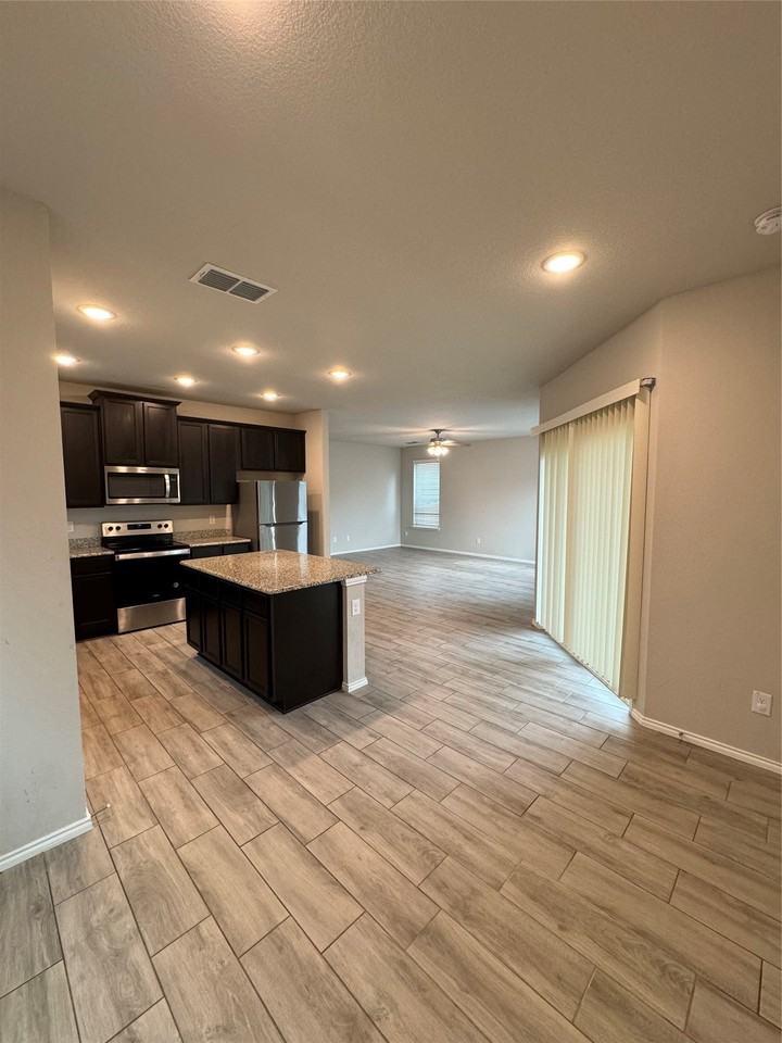 6033 Seguin Ct - Photo 5 of 24
