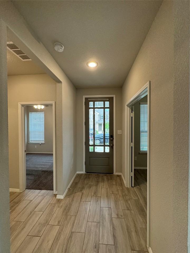 6033 Seguin Ct - Photo 6 of 24