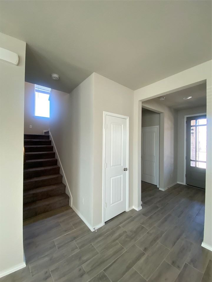 6033 Seguin Ct - Photo 7 of 24