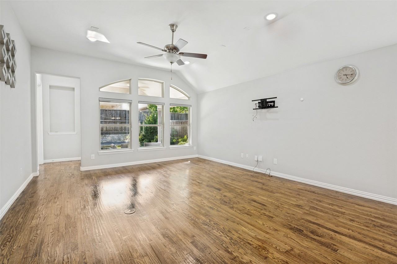 5512 Magnum Way - Photo 4 of 24