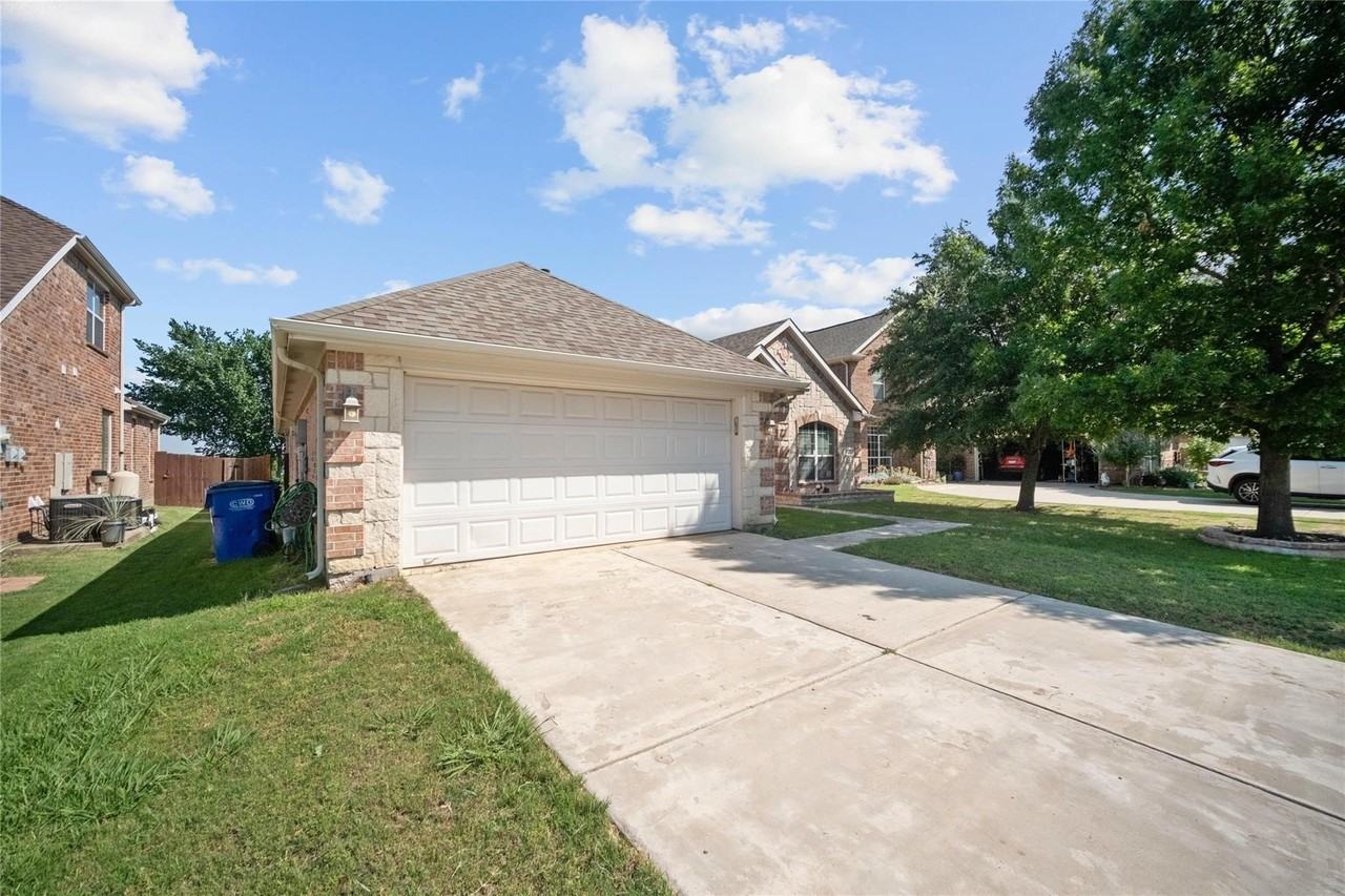 2832 Appaloosa Ct - Photo 3 of 38
